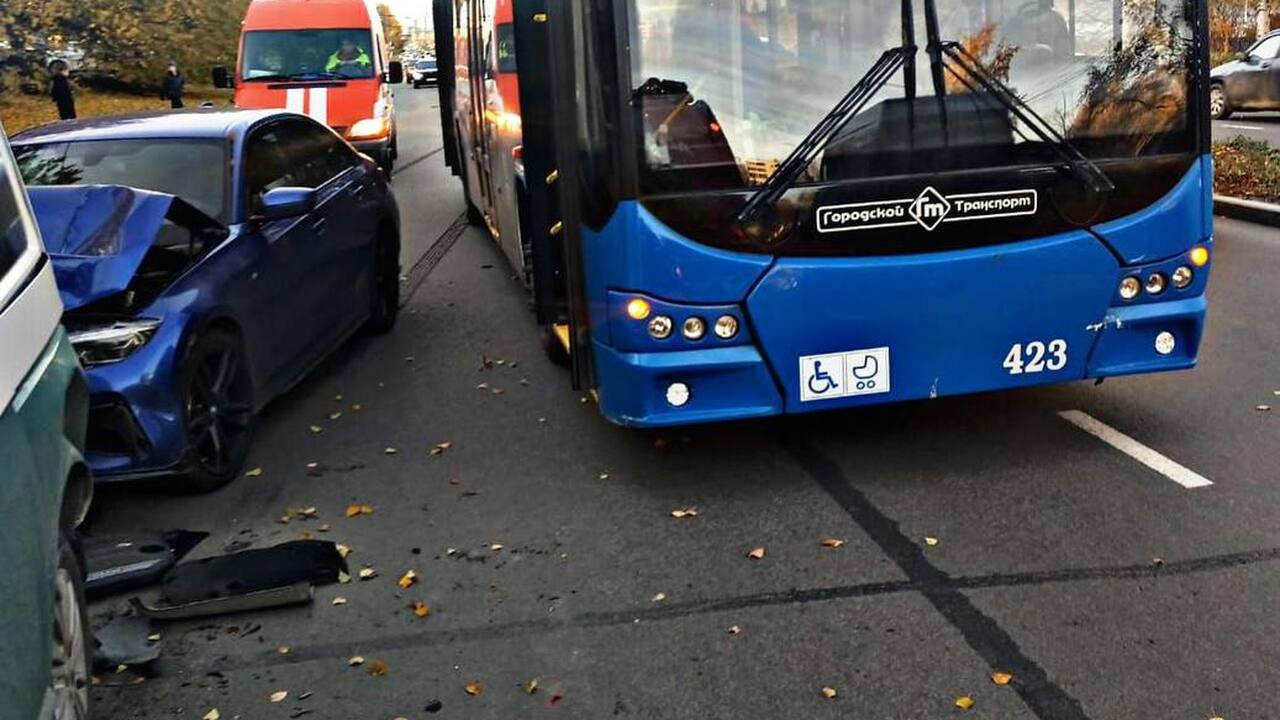 В Петрозаводске в результате столкновения трех ...