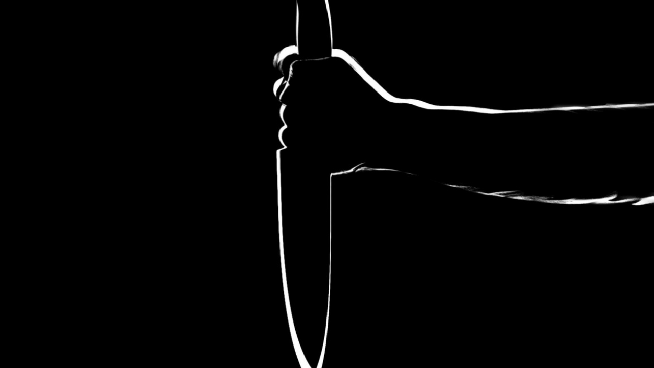 В центре Петербурга двое мужчин ранили ножом полицейского и скрылись В центре Санкт-Петербурга, недалеко от Дворцово...