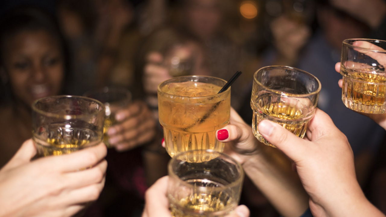 В Роскачестве предупредили, какие лекарства нельзя сочетать с алкоголем Эксперты Роскачества опубликовали список препар...