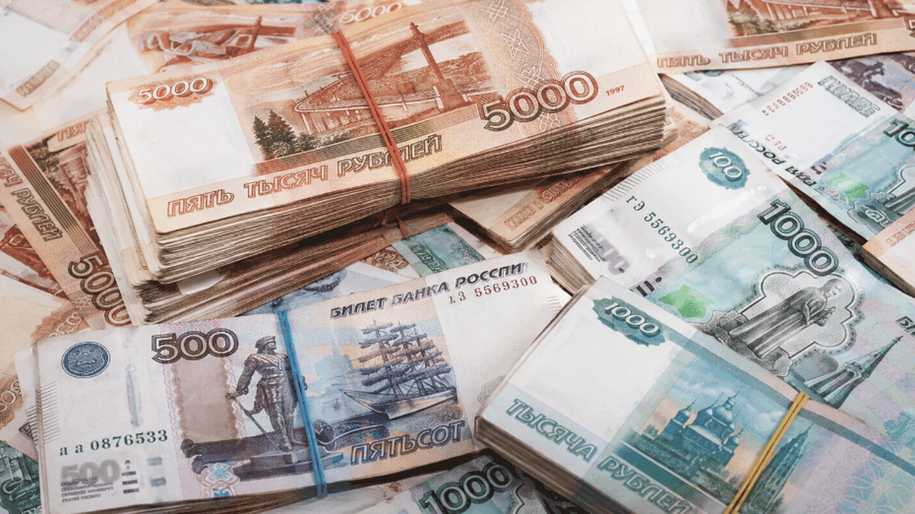Прожиточный минимум в России может превысить 20 тысяч рублей к 2027 году Доцент Финансового университета Игорь Балынин п...