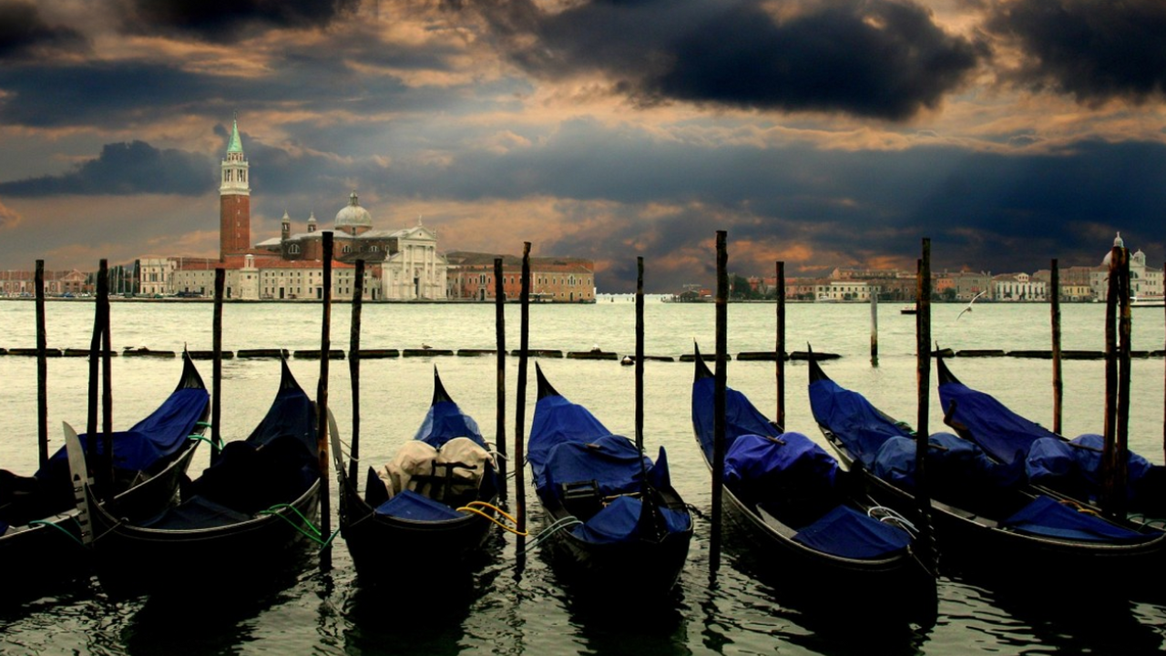 Где за купальник, поведение или фото можно полу...