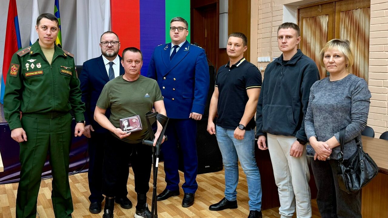 Сержант из Карелии отмечен орденом Мужества В Прионежском районе чествуют своего земляка, с...