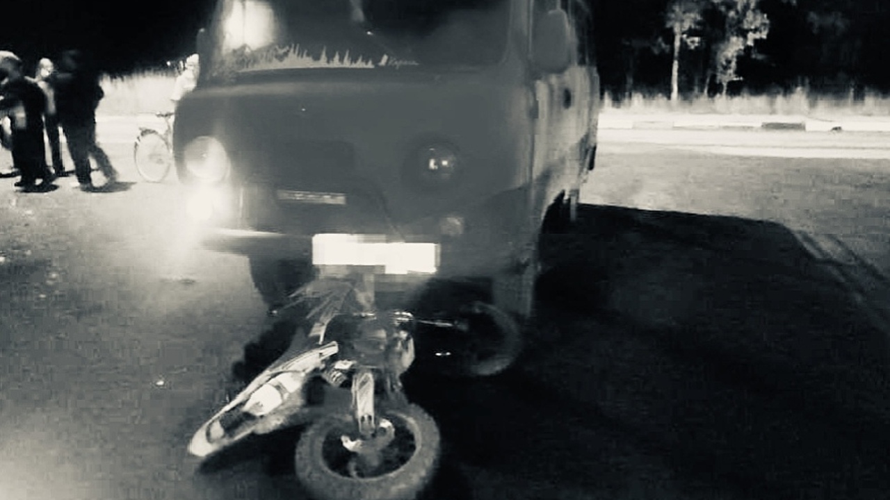 Юный водитель питбайка пострадал в аварии в Лоухи Вечером 14 октября в поселке Лоухи произошло до...