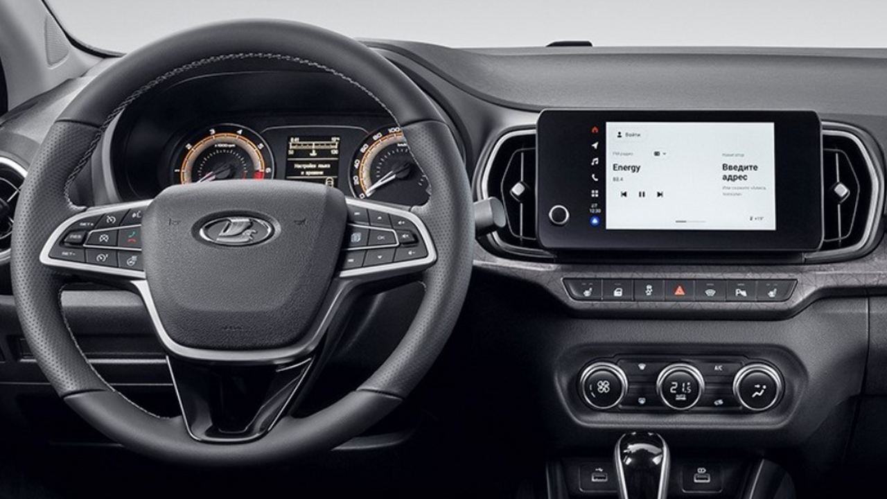 Новый российский седан и универсал LADA Iskra с...