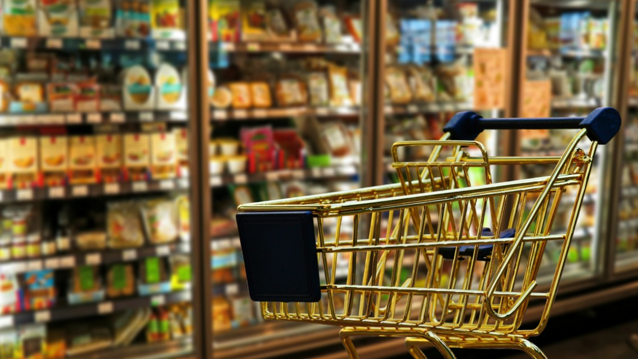 В России начали исчезать привычные продукты с полок магазинов Покупатели всё чаще замечают изменения в ассорт...