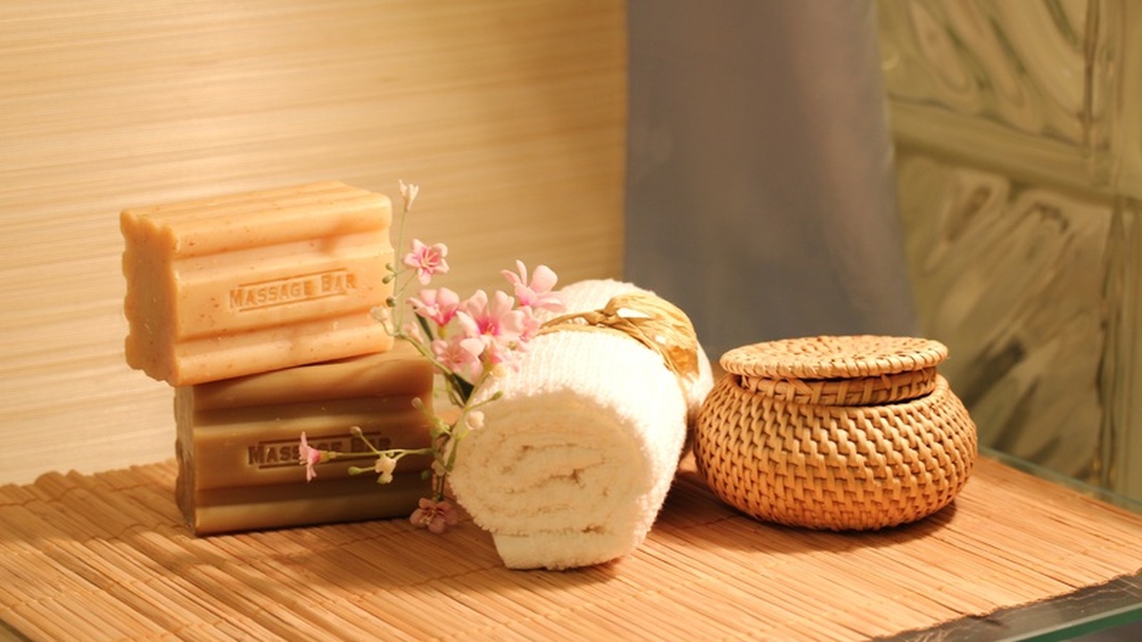 Не надо кипятить старые полотенца: кидайте 2 ложки в таз - они станут как магазинные Со временем даже самые качественные вафельные п...