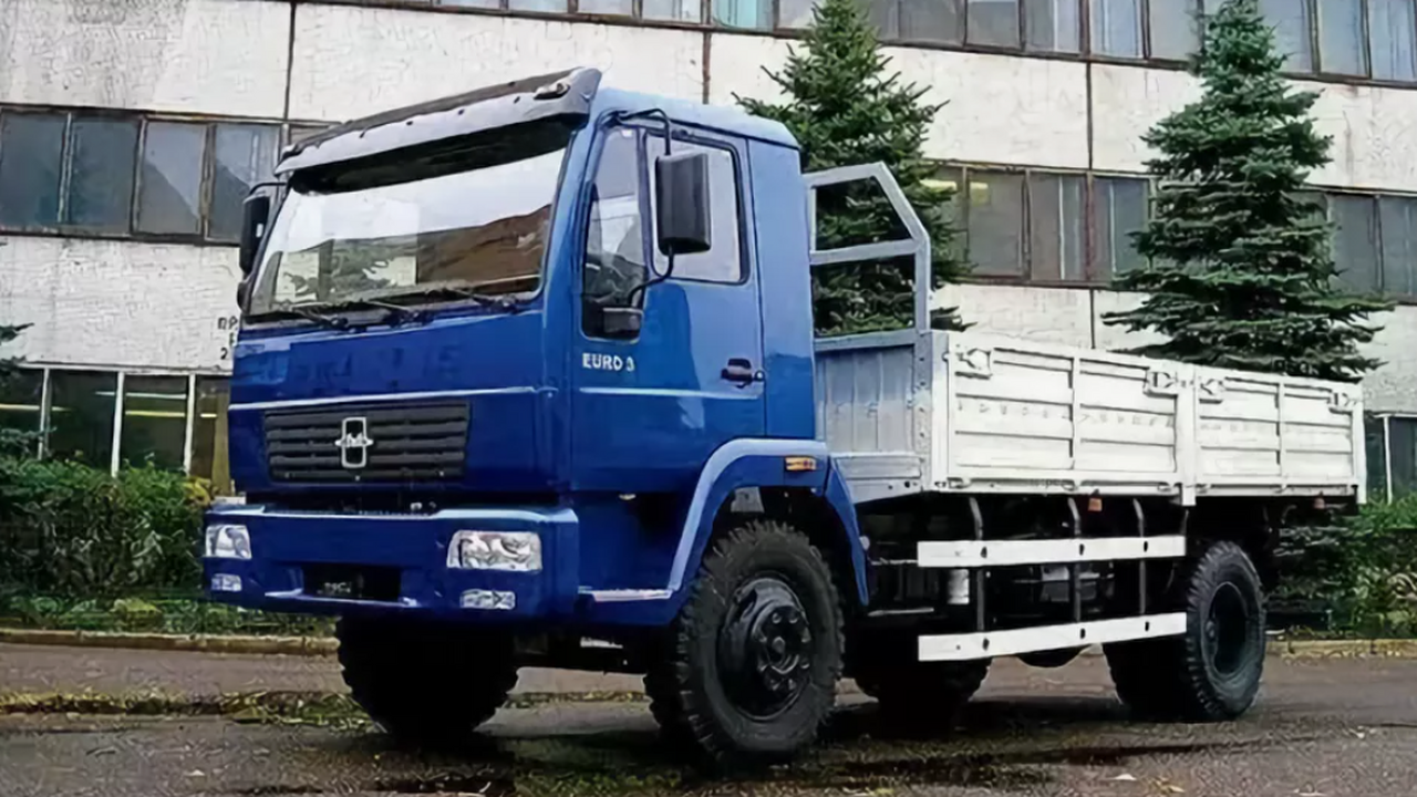 В Петербурге показали редкий образец грузовика ...