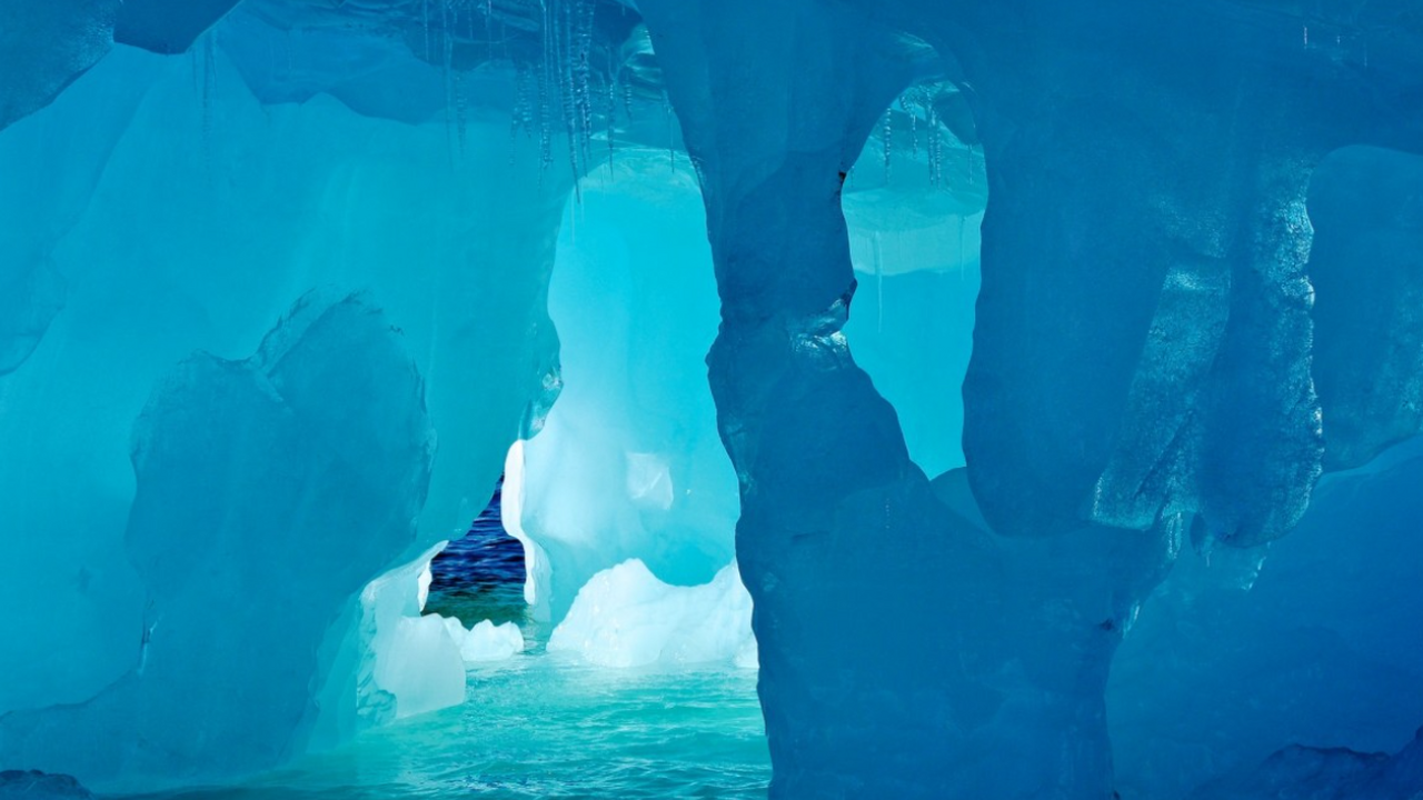 Таинственные радиосигналы из-подо льда Антарктиды поставили ученых в тупик Учёные по всему миру уже несколько лет пытаются...