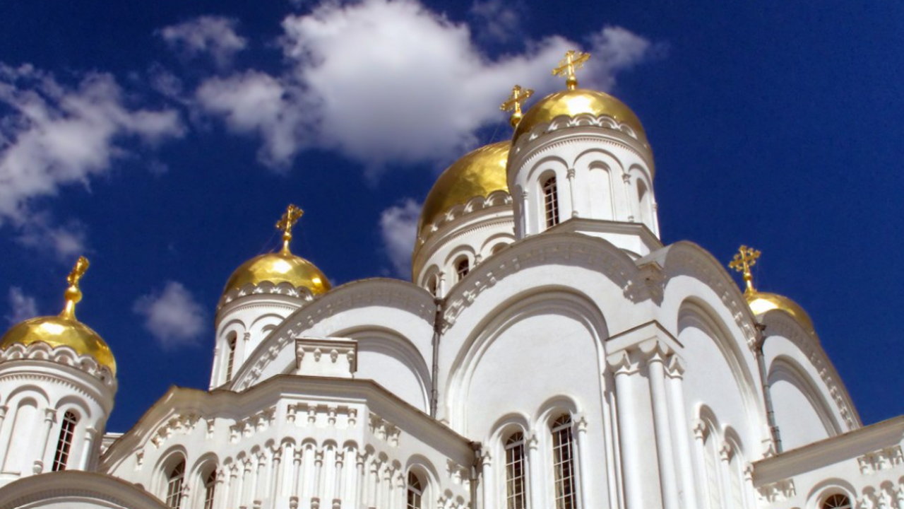 Священники рассказали, кого нельзя вносить в церковные записки и почему Священнослужители Русской православной церкви н...