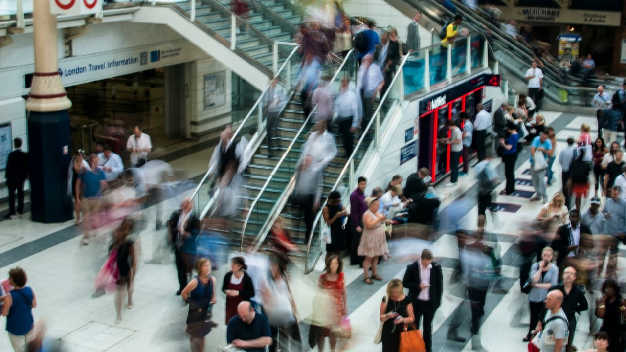 Где туристы чаще всего жалуются на мусор, запах...