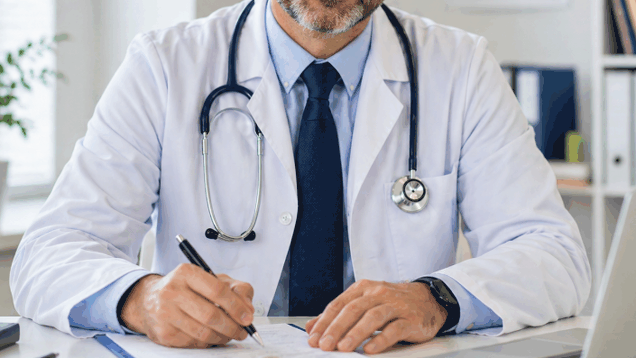 Алкоголь, приготовленный в домашних условиях, м...