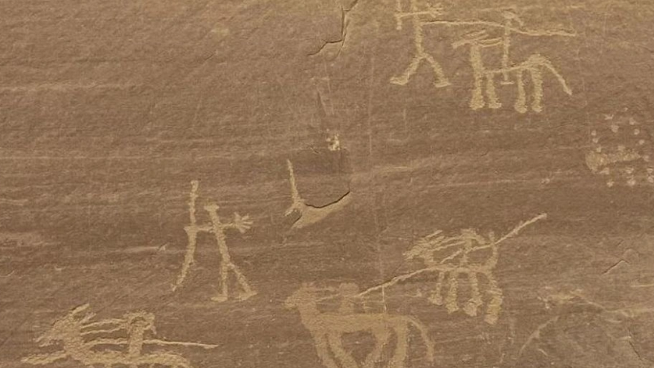 На юге Синая нашли наскальные рисунки старше пирамид на тысячи лет Египетские археологи обнаружили на плато Умм-Ар...