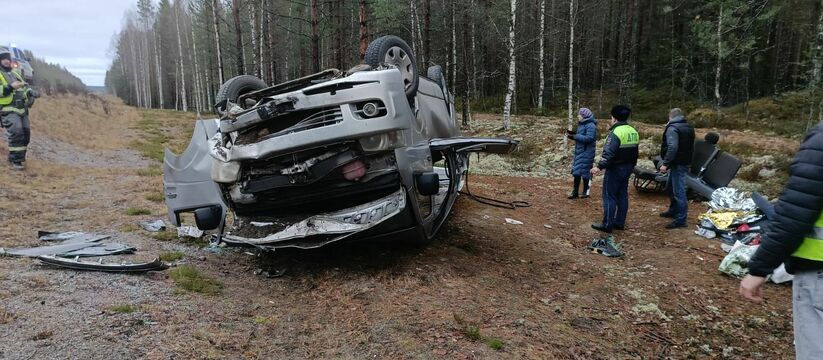 В Карелии перевернулся микроавтобус с пассажира...