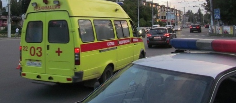 В Петрозаводске легковушка врезалась в инкассат...