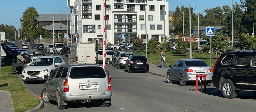 Жители Петрозаводска, ожидавшие 1 сентября увид...