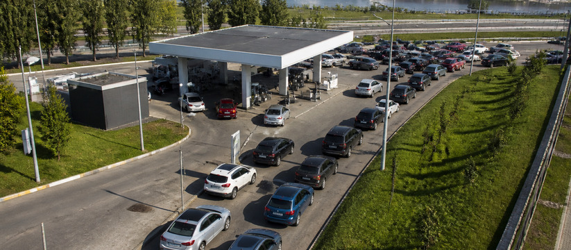 Ажиотаж на АЗС в Татарстане идет на спад, очереди сокращаются Ситуация на АЗС в Татарстане стабилизируется: а...