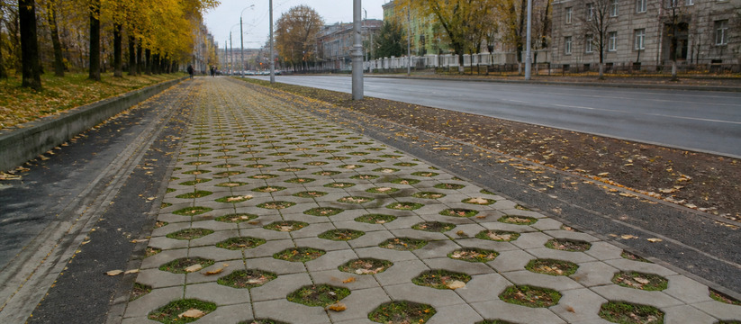 Тротуар с решетками оборудовали в Петрозаводске В Петрозаводске на Октябрьском проспекте обнови...