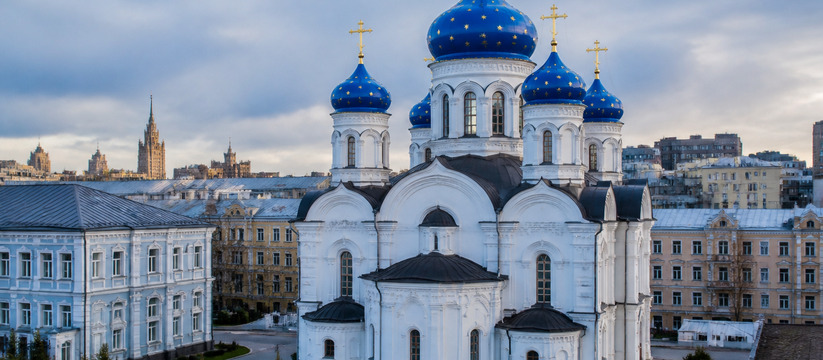 Патриарх Кирилл освятил восстановленный храм в Астрахани Патриарх Кирилл освятил Благовещенский храм в А...