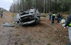 В Карелии перевернулся микроавтобус с пассажира...