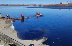 Анализ воды в Выгозере показал отсутствие масла...