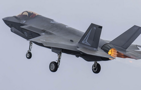 Американский истребитель подал сигнал бедствия ...