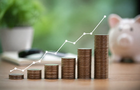 Пенсия госслужащих в России выросла на 16,5 тыс...