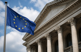 ЕС расширяет санкции против российских банков и...