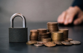 С апреля банки отбили у мошенников почти 2 трлн...