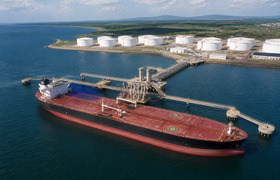 ОАЭ ускорили нефтяную экспансию и вышли на реко...