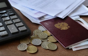 Средняя пенсия федеральных госслужащих составил...