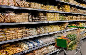 Социально значимые продукты подешевели в годово...