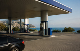 В Крыму начали продавать бензин АИ-95 по 100 ру...