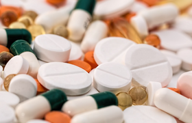 Врачи предупреждают: прием просроченных лекарст...