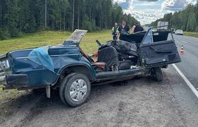 Лобовое столкновение на трассе в Карелии унесло...