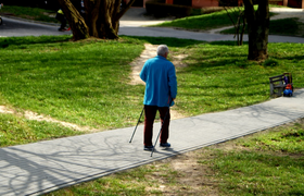 Врач заявил, что ходьба снижает уровень гормона...