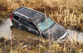В Кондопоге внедорожник вылетел в кювет: водите...