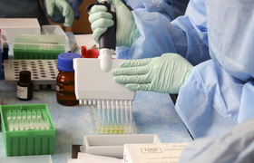 Ученые выяснили, что вакцина от COVID-19 вызвал...